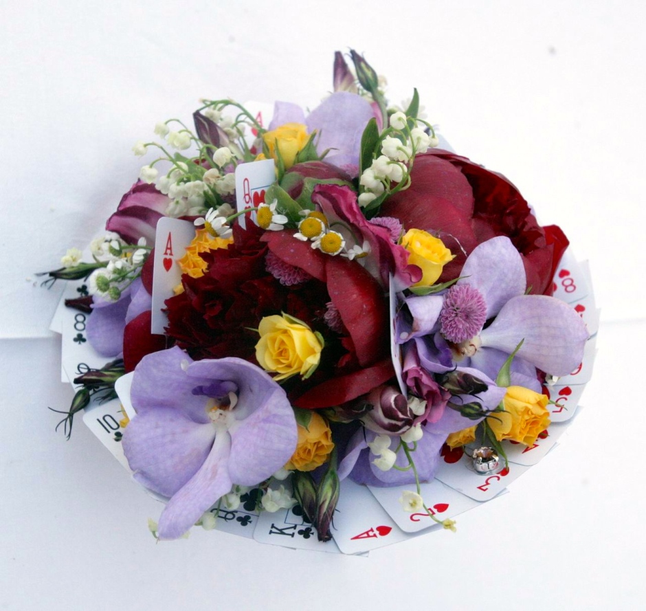 Wedding bouquet made ​​with thrush, chamomile, wanda, peonies, roses bunch, lisianthus, santino